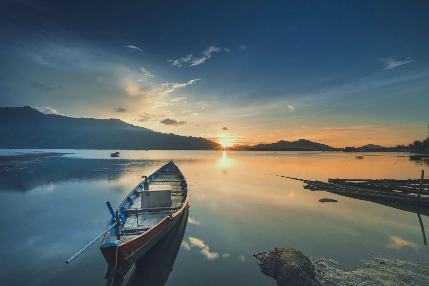 一葉扁舟 航向浩瀚之海